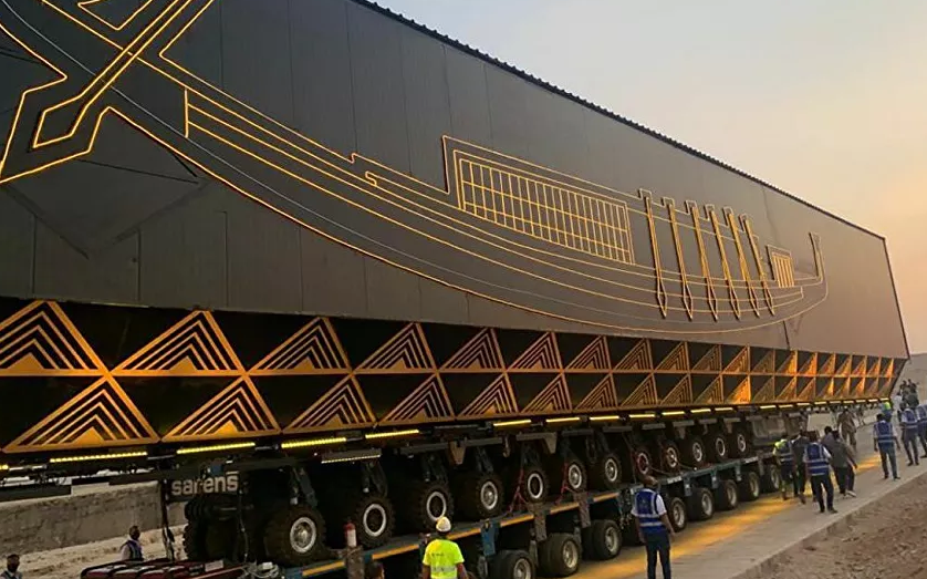 مصر تكشف عن أول فيديو لنقل مركب خوفو 